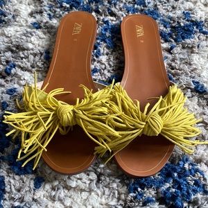Women Flat Fringe Sandals. Yellow. Size 38 (US 7)
